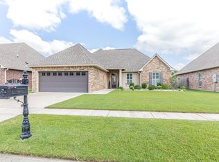 200 Arrowwood Rd, Youngsville, LA 70592