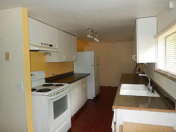 3rd image of 426 Westhaven Dr N