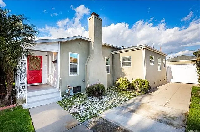 2530 S Bentley Ave — Photo 3