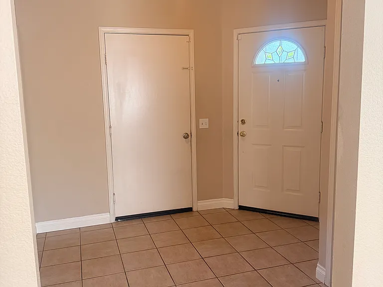 878 Rebecca Dr — Photo 5