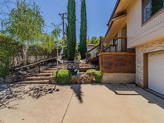 5th image of 419 McGee Ave