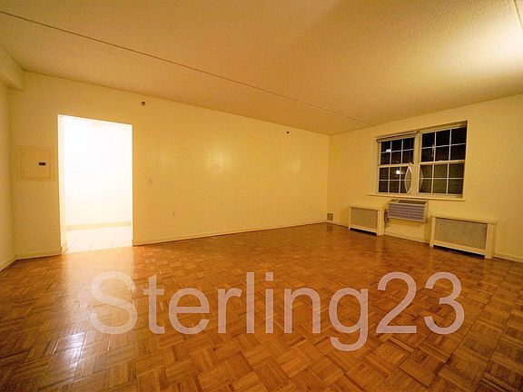 4th image of 2566 12th St APT 1E