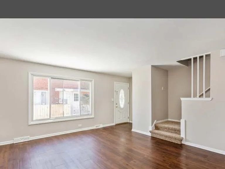 4740 Main St #D — Photo 2