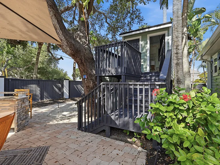 1611 Hyde Park St — Photo 52
