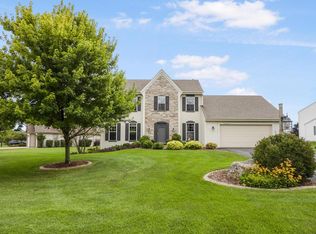 W234N7660 Grey Moss Ct, Sussex, WI 53089