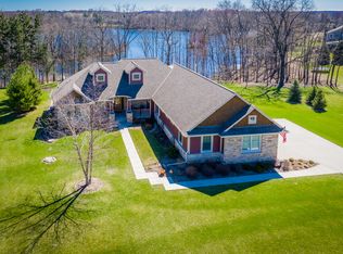 W356N6676 E Stonewood Dr, Oconomowoc, WI 53066