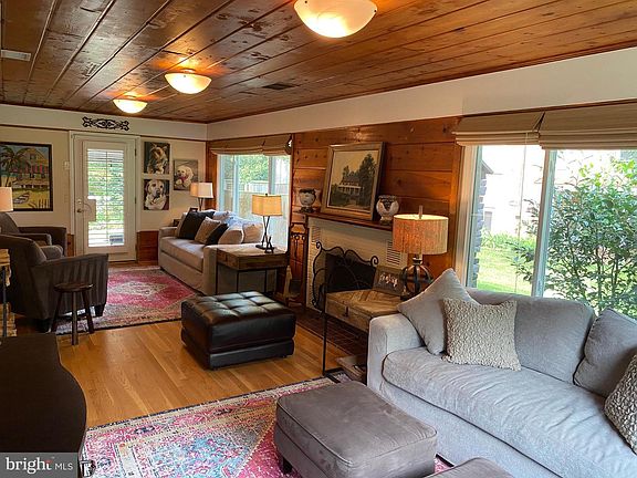 4th image of 3410 Greentree Dr