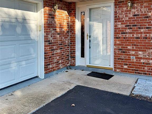 3rd image of 307 Vandergriff St