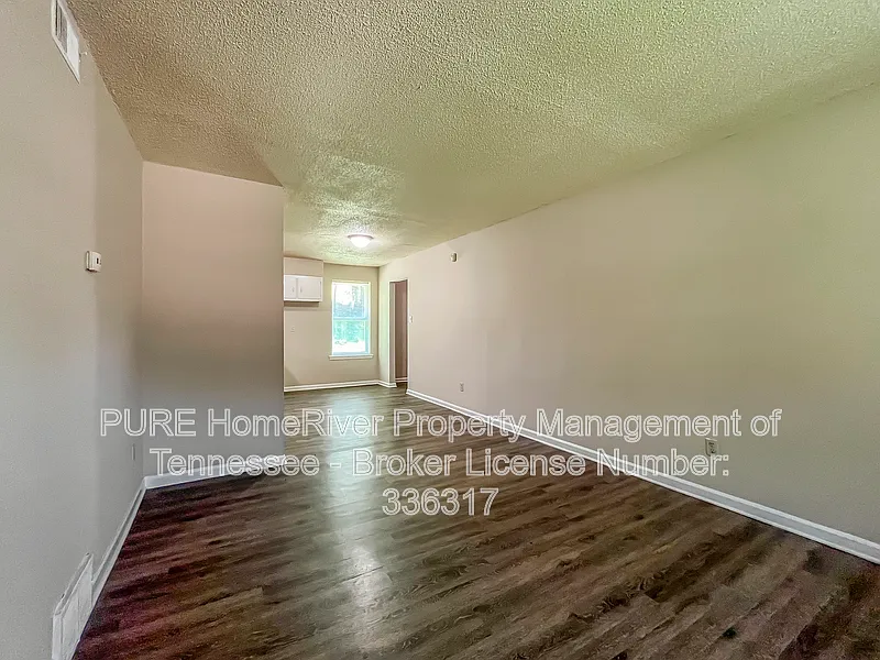3 bed, 1.0 bath, 1145 sqft, $1,000 — Photo 2