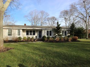 7 Middle Rd, Hampton Bays, NY 11946