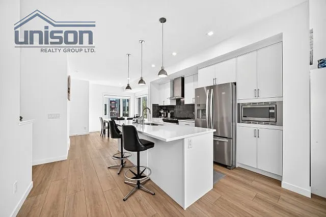 3 bed, 2.5 bath, 1650 sqft, $3,800 — Photo 3