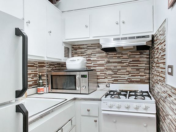 5th image of 335 E 51st St APT 10C