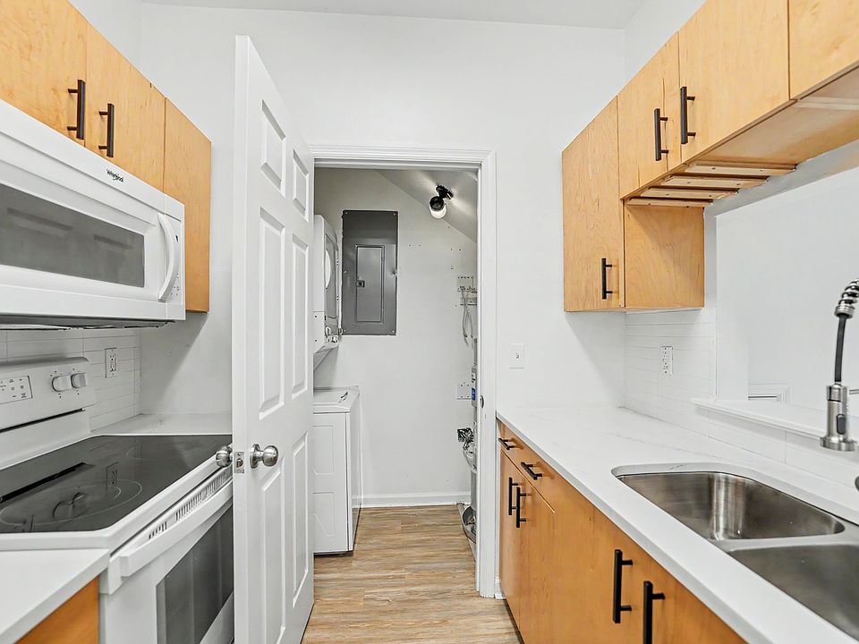 1st image of 2403 Hartsfield Rd APT 607
