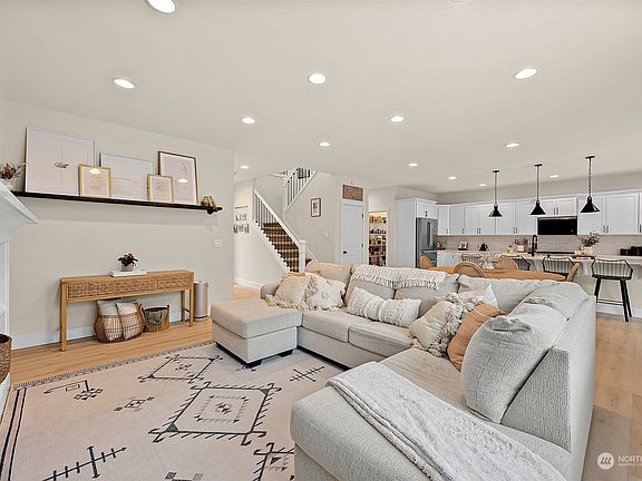 5th image of 17609 131st Street E