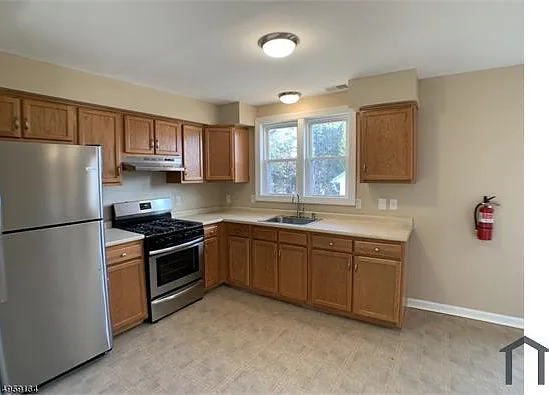 4 bed, 1175 sqft, $2,815 — Photo 4
