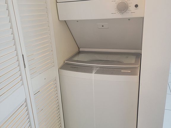 4th image of 401 NW 107th Ave APT 204