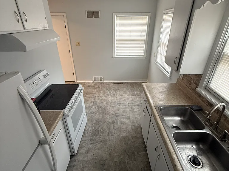7314 E Lincoln St — Photo 16