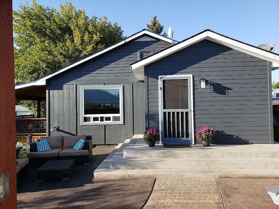 Side entrance and patio