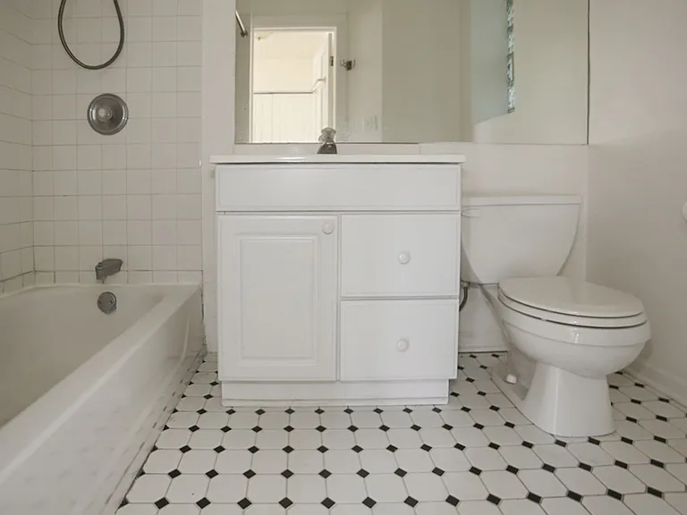 3846 N Southport Ave — Photo 8