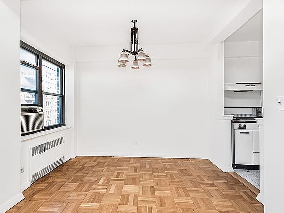 3rd image of 3515 Henry Hudson Pkwy W APT 9B