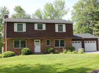 2 Pleasant View Dr, Danbury, CT 06811