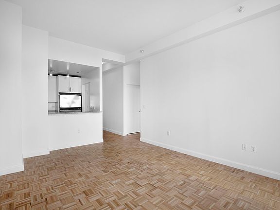 5th image of 360 W 43rd St APT S7b
