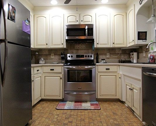 3rd image of 221 Greenway Dr