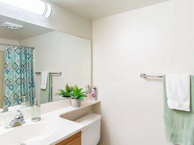 Chaparral Apartments — Photo 40