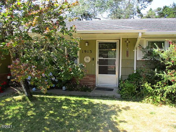 2nd image of 1913 NE Crestview Pl