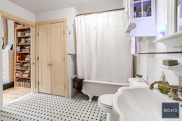 Sold by Bond New York | media 9