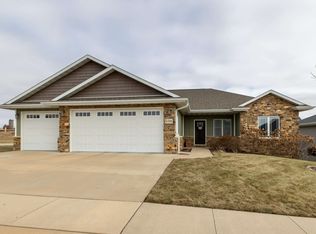 6506 N Cavendish Ln, Dubuque, IA 52003
