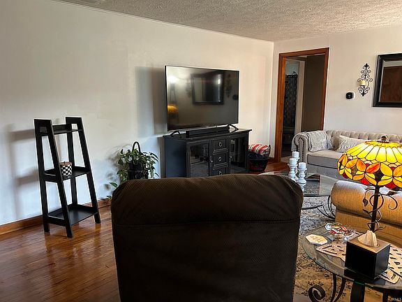 4th image of 2323 W Beaumont Ln