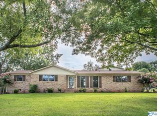 6105 Springlake Dr, Huntsville, AL 35811