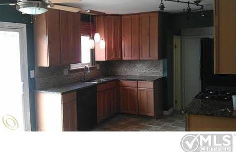 2nd image of 33297 Winchester St