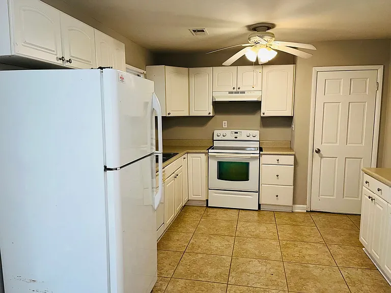 943 Parkstone Dr — Photo 7