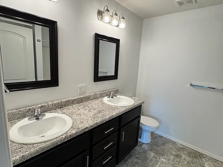 276 W Picardy St — Photo 7