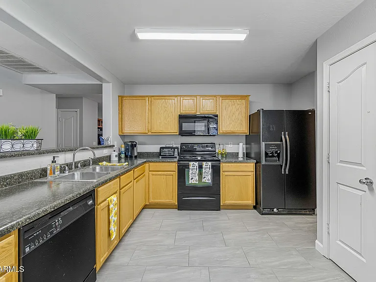 45023 W Miramar Rd — Photo 18