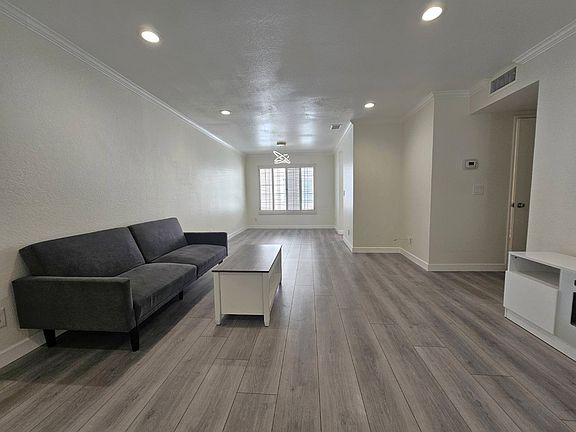5th image of 154 N Meridith Ave APT 3