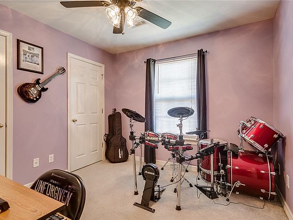 2nd image of 148 Rob St