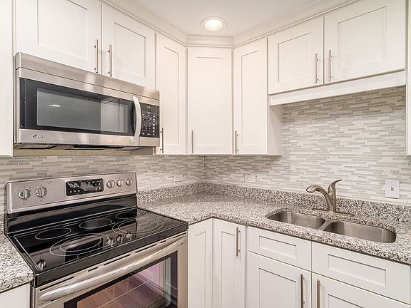 4th image of 2333 N Neva Ave APT 313C