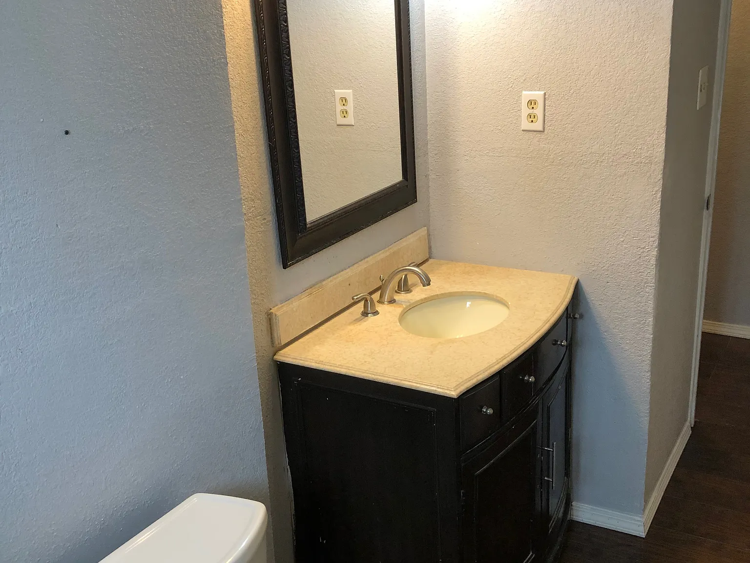 3 bed, 1300 sqft, $2,200 — Photo 2