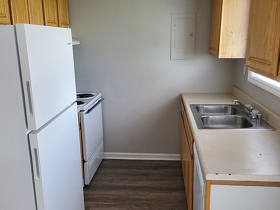 2nd image of 947 Villa Dr #11397838
