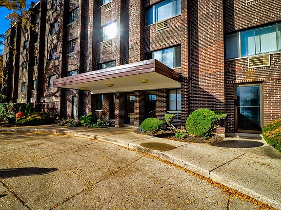 2nd image of 4624 N Commons Dr Unit 211E