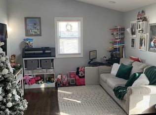 92 Philip Ave, Elmwood Park, NJ 07407