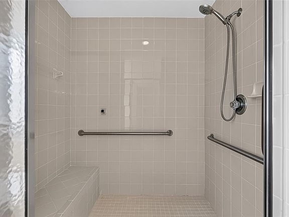 5th image of 4647 NE 15th St