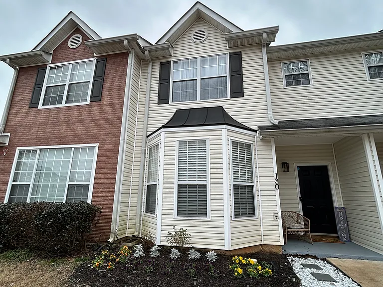 130 Hawkeye Ln — Photo 1
