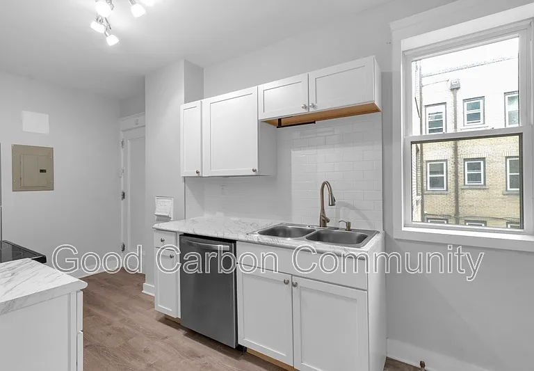 2805 Main St #2 — Photo 3