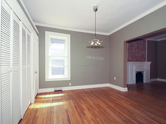 5th image of 4508 N Lowell Blvd
