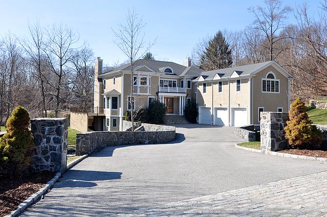 1st image of 160 Fieldpoint Dr