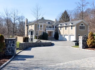 160 Fieldpoint Dr, Irvington, NY 10533
